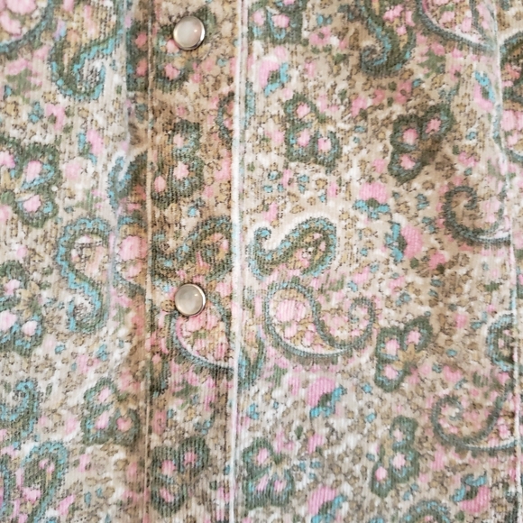 Two Hearts Maternity pearl snap buttons long sleeved paisley shirt size large - Picture 3 of 6